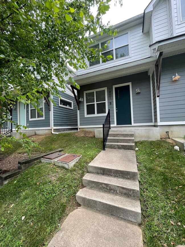 Foto del edificio - Incredible 2 Bedroom 2.5 Bath Townhome wit...