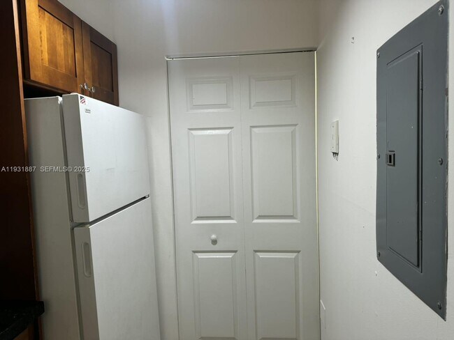 Foto del edificio - 11145 SW 6th St