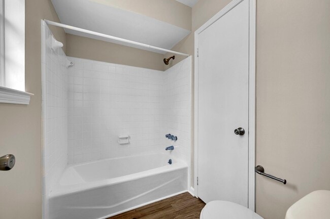 Building Photo - 5568 Spanish Trce