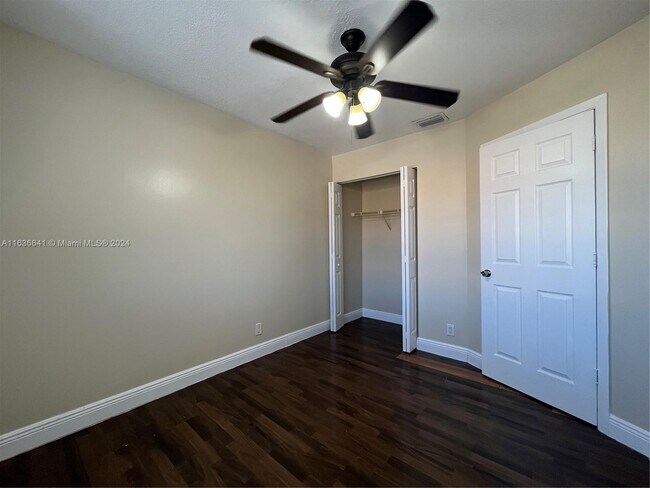 Foto del edificio - 8016 NW 29th St