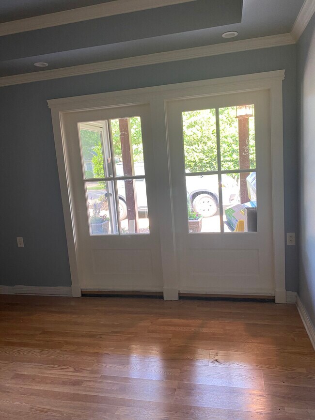 Building Photo - 1161 Gilbert Dr