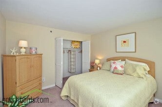 Bedroom - Valley Stream Village Apartments
