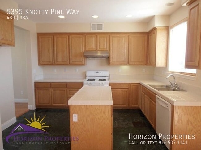 Foto del edificio - 5395 Knotty Pine Way