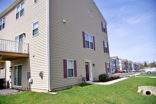 Building Photo - 1037 Chapman Cir