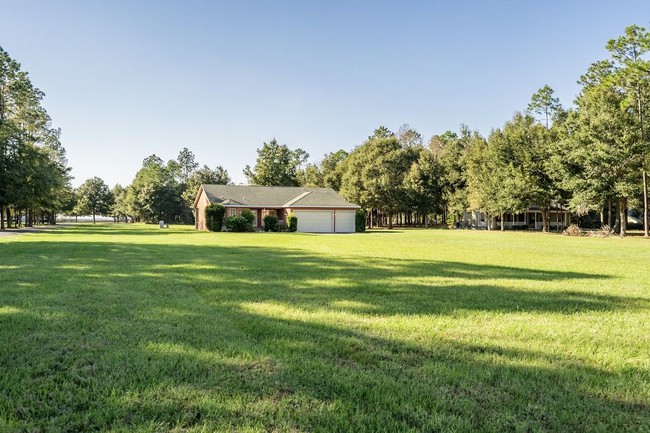 Building Photo - Captivating Rural home on 3 acres of land