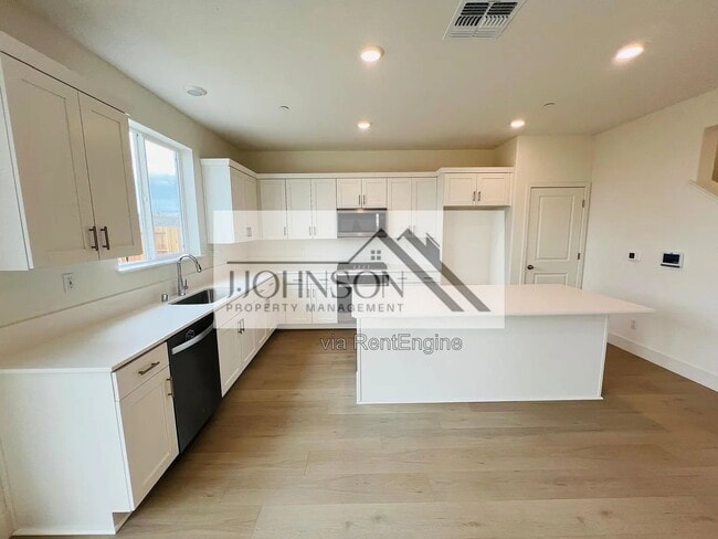 Building Photo - 16492 Bandon Ln