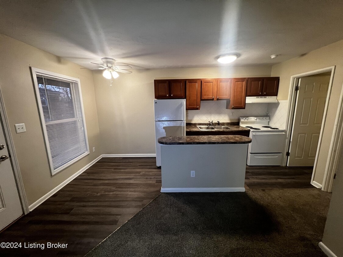 Foto principal - 4220 Flintlock Dr