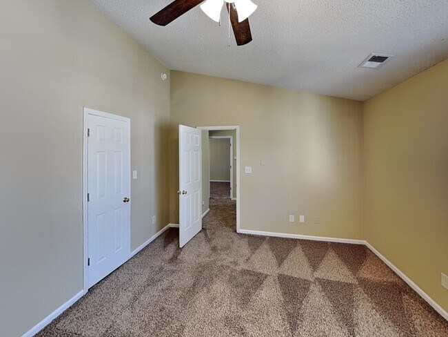 Foto del edificio - 1216 Bicycle Ct