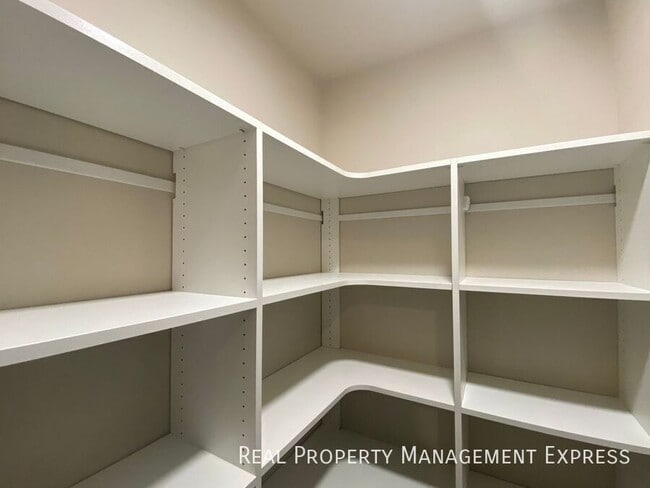 Building Photo - 5822 S Whisper Creek Pl