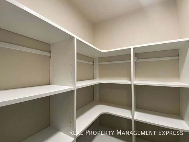 Foto del edificio - 5822 S Whisper Creek Pl