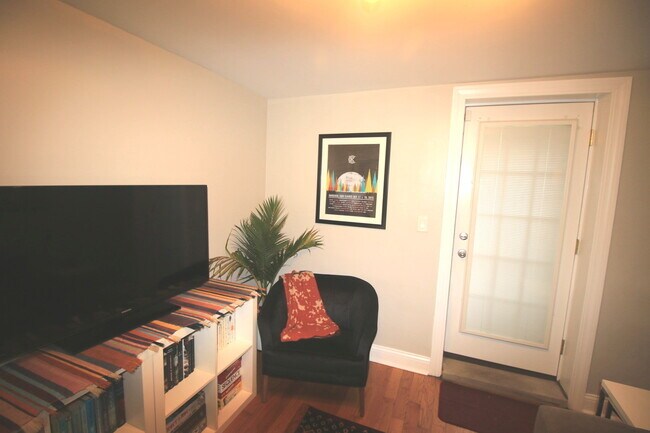 Foto del edificio - 2042 N Winchester Ave