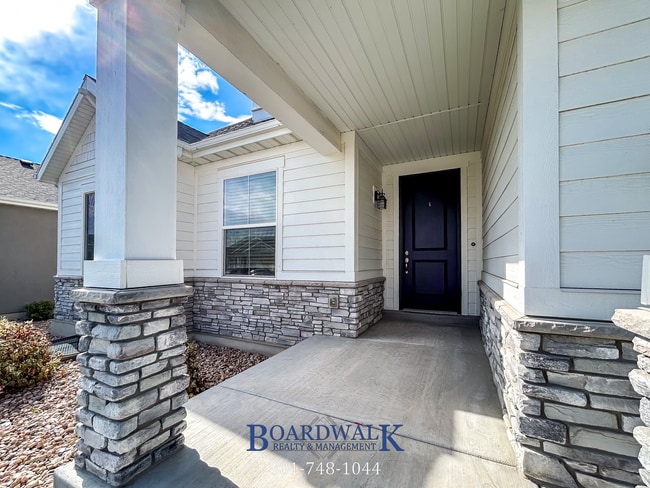 Building Photo - Spacious 2-Bed + Loft with Premium Finishes