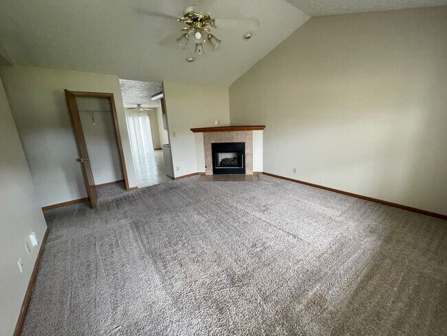 Building Photo - 3028 Butterfield Ct