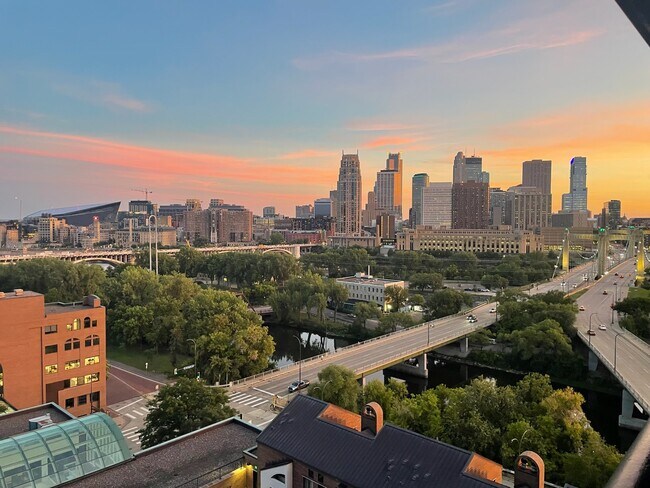 Vista desde el balcón del apartamento - 110 1st Ave NE