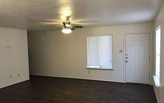 Foto del edificio - 3200 Cougar Trl