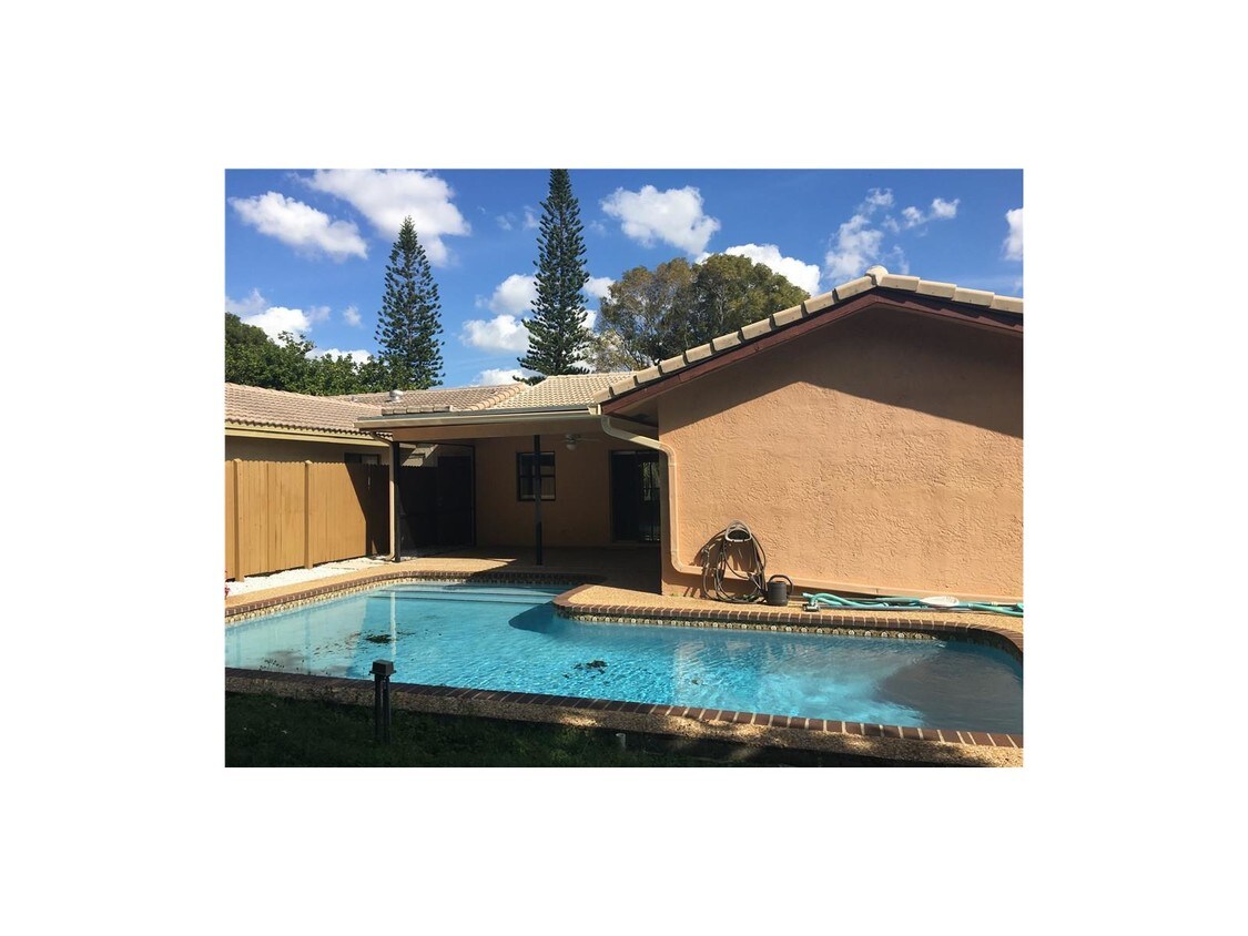 Primary Photo - 2706 NW 91st Ave