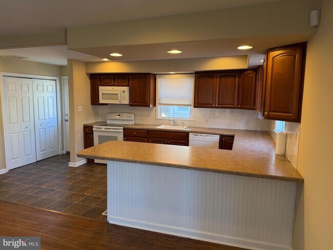 Foto del edificio - 15 W Floral Ave