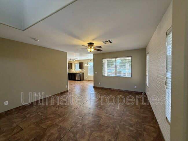 Foto del edificio - 11171 W Edgemont Ave