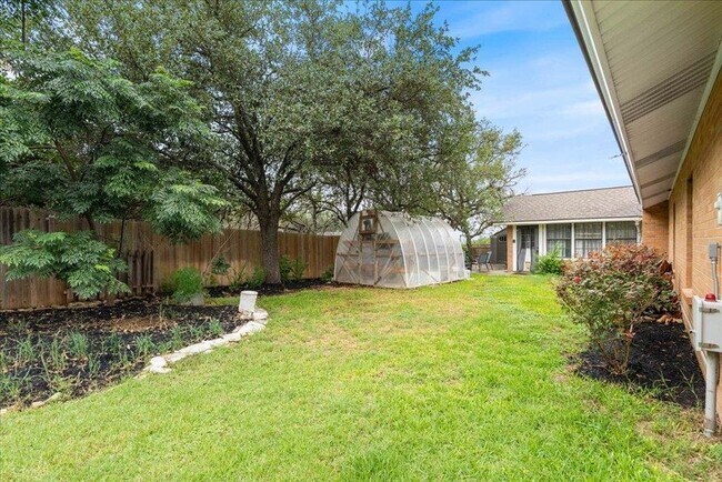 Foto del edificio - 3704 Austin Cove