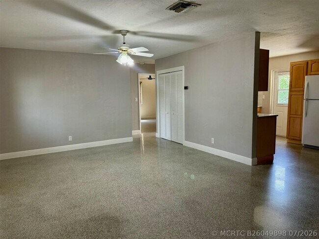 Building Photo - 2624 NE 8th Ct