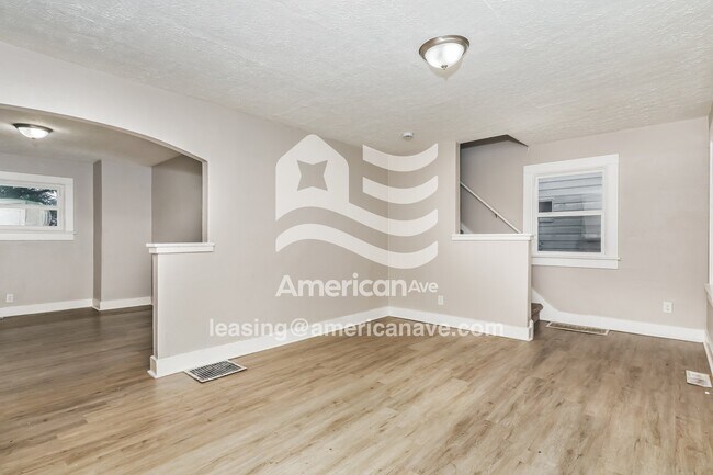 Building Photo - 329 Pointview Ave