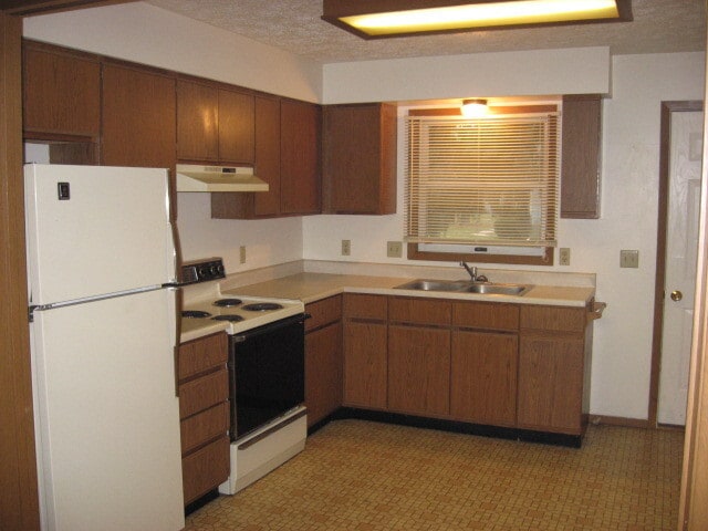 Building Photo - 208 S Spring St