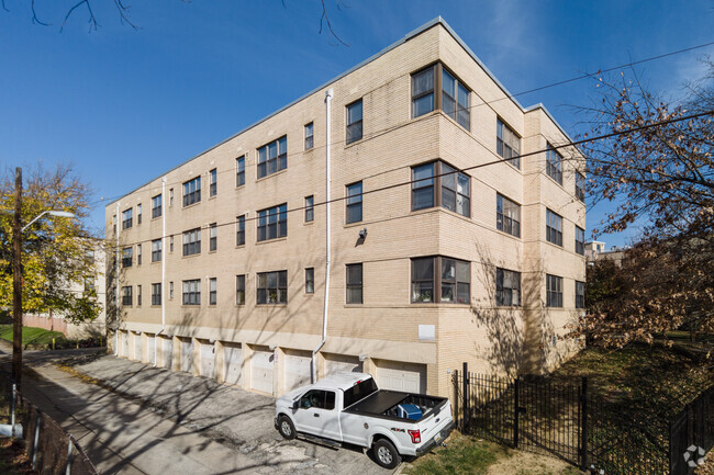 Building Photo - Savoy Court