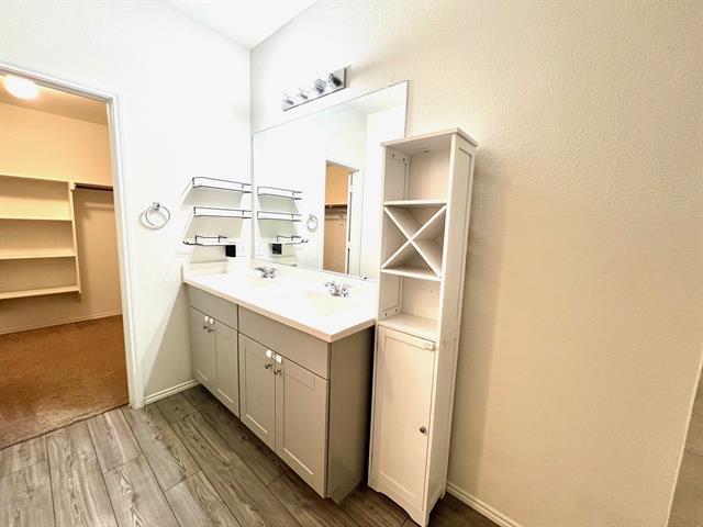 Foto del edificio - 2301 Rosaline Dr