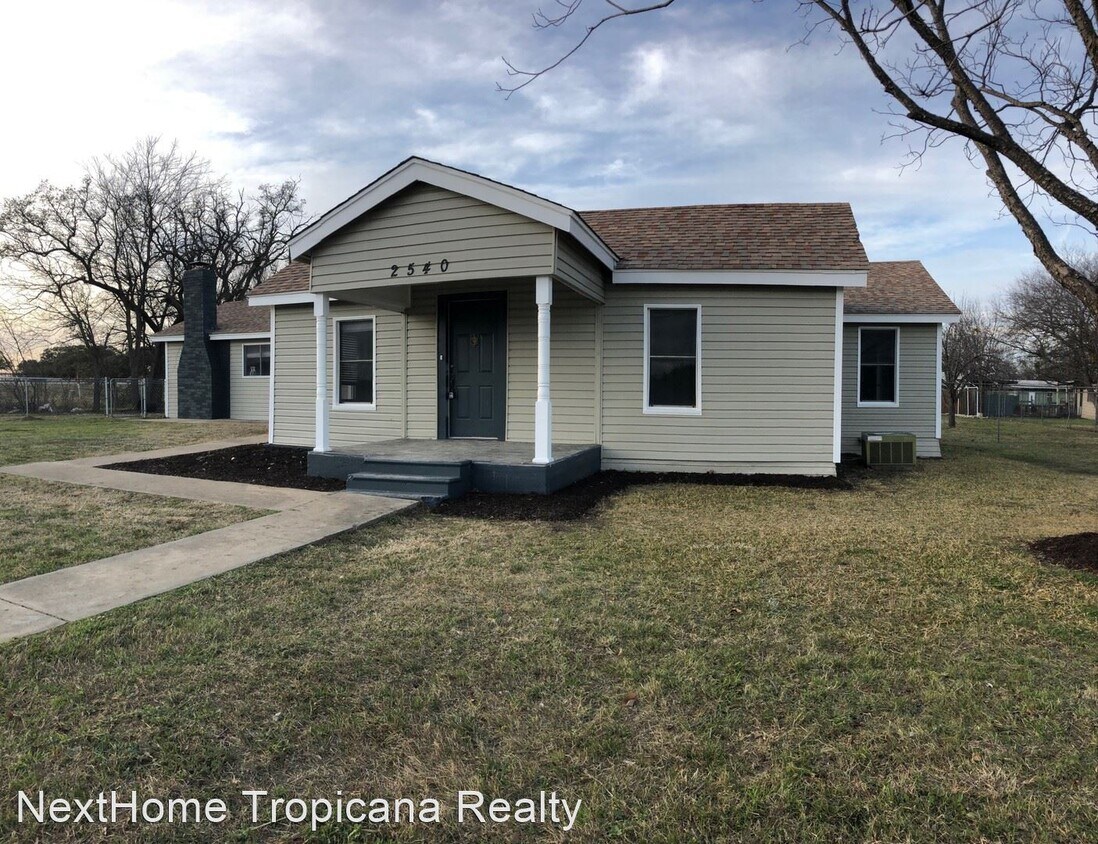 Primary Photo - 3 br, 1 bath House - 2540 Chaparral RD