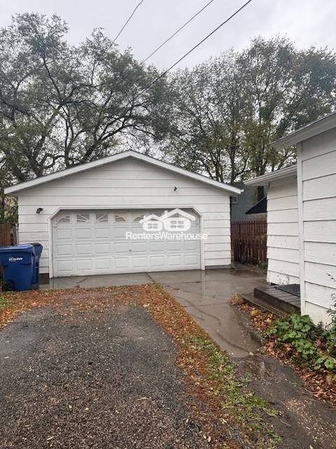 Foto del edificio - Recently Remodeled and Centrally Located Two Story Home With Detached Garage