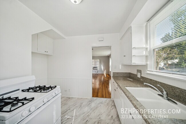 Foto del edificio - 5329 Vantage Ave