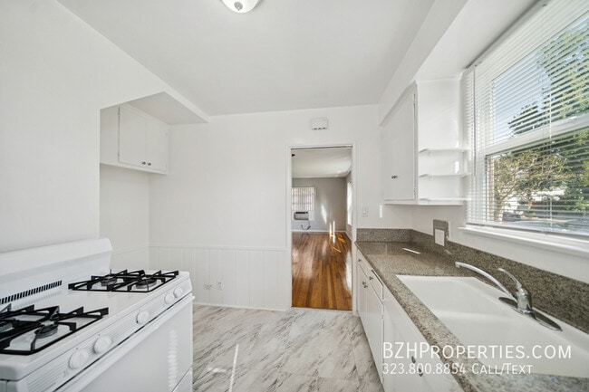 Building Photo - 5329 Vantage Ave