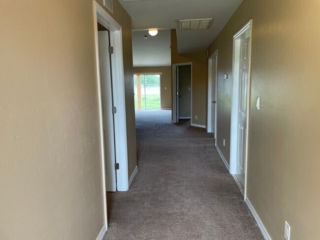 Foto del edificio - Nice 2 Bed plus a Den!, 2 Bath with a 1 Car Garage.