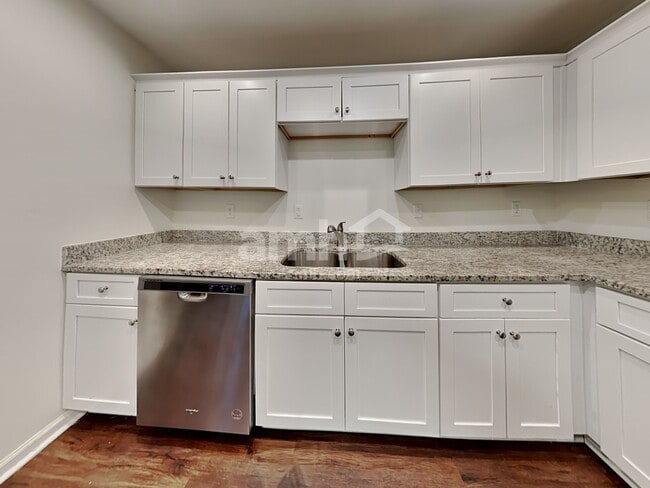 Foto del edificio - 408 Fairlawn Dr