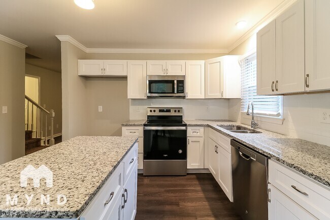 Foto del edificio - 5037 Huntingcreek Dr