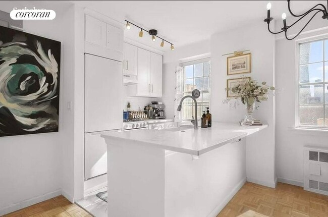 Foto del edificio - 245 E 35th St