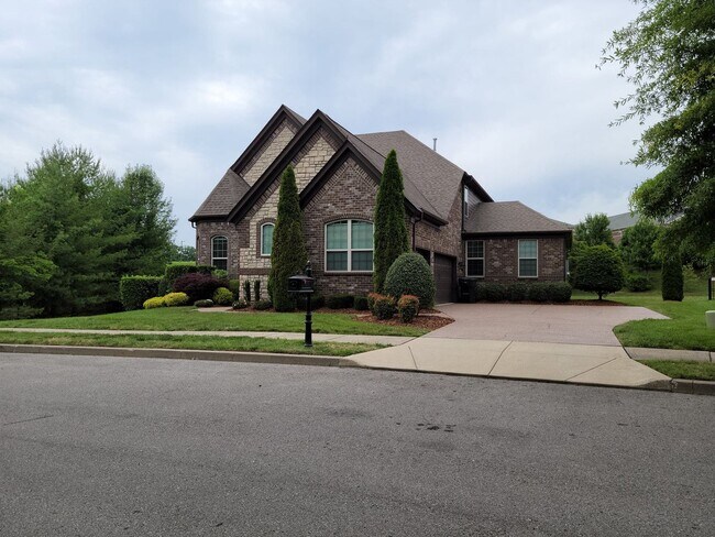 Building Photo - Gorgeous Executive Style 4 bedroom, 3 bath...