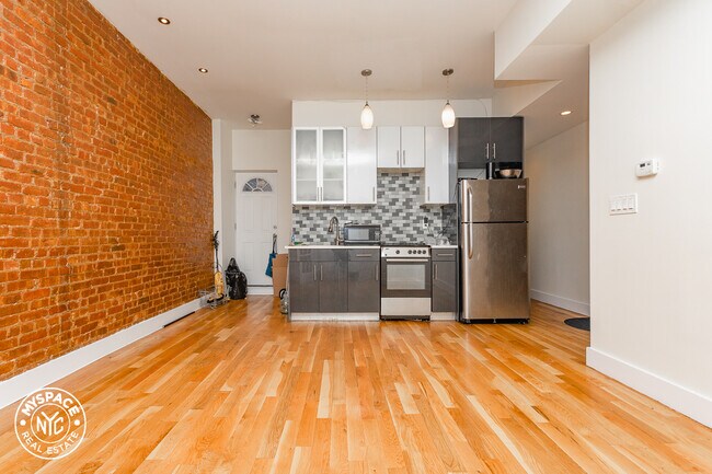 Building Photo - 778 Lincoln Pl