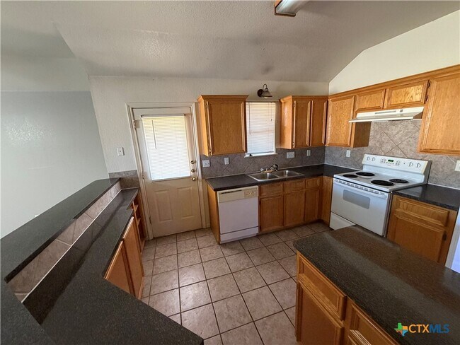 Foto del edificio - 3701 Dustin Ct