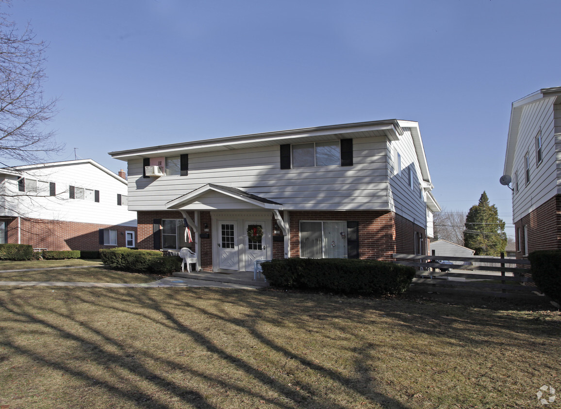 Foto del edificio - 8626-8628 W Howard Ave