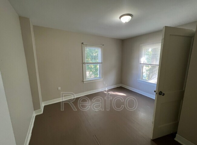 Building Photo - 386 S Yale Ave