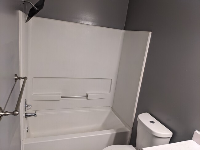 Master Bedroom bathroom - 4300 Beasley Ct