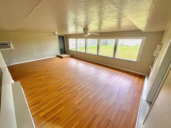 Building Photo - 6707 NW Compass Dr