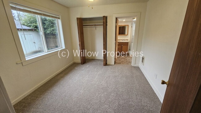 Building Photo - Cute One Bedroom Home