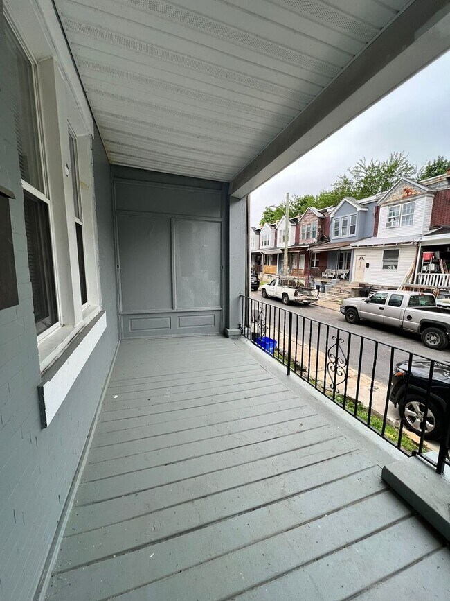 Foto del edificio - Remodeled Large 3bd/1 House with Rear yard!! Section 8 Welcome!!