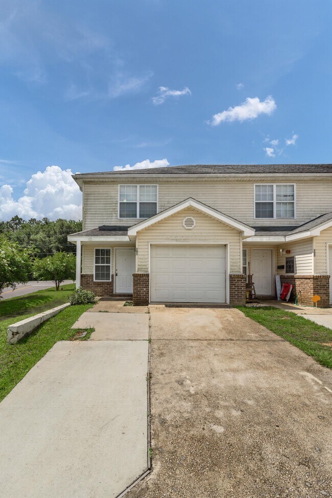 Foto del edificio - 100 Corwin Dr