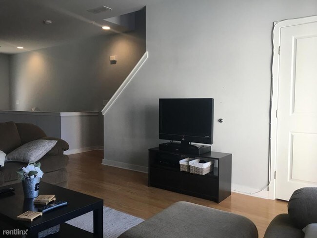 Building Photo - 5 br, 4 bath Apartment - 4126 Tower St