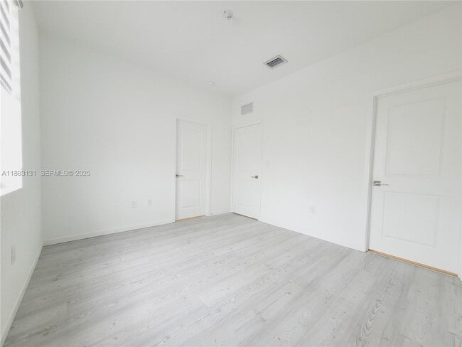 Foto del edificio - 541 NE 4th Ln