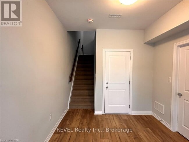 Building Photo - 290-290 Equestrian Way