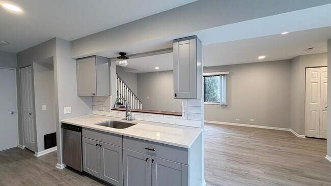 Building Photo - 721 Sunfish Point